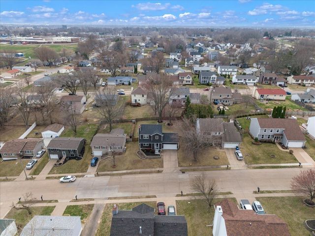 729 W 59th Street, Davenport, IA 52806