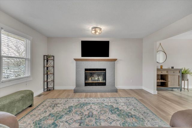 729 W 59th Street, Davenport, IA 52806