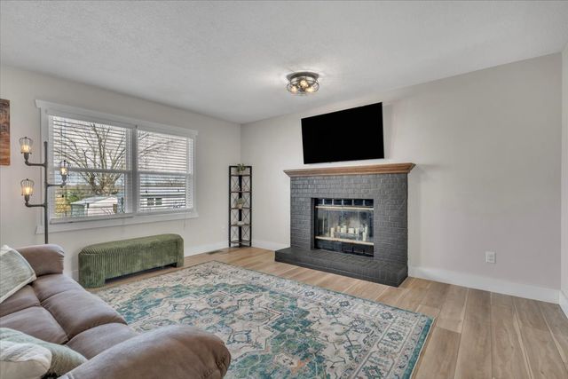 729 W 59th Street, Davenport, IA 52806