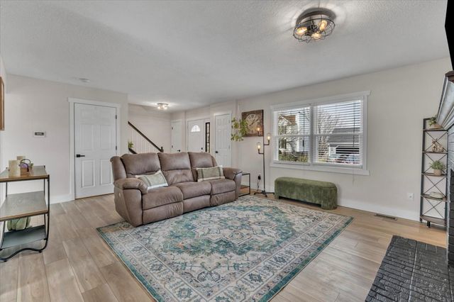 729 W 59th Street, Davenport, IA 52806