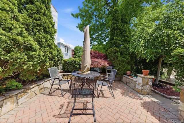 96 Wakefield Avenue, Yonkers, NY 10704