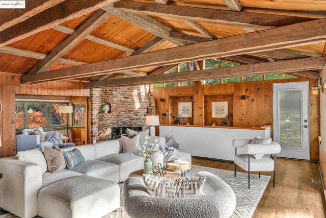 6141 Merriewood Dr, Oakland, CA 94611