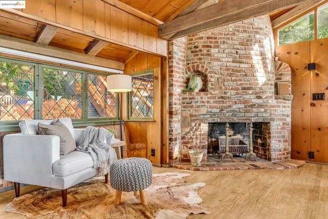 6141 Merriewood Dr, Oakland, CA 94611