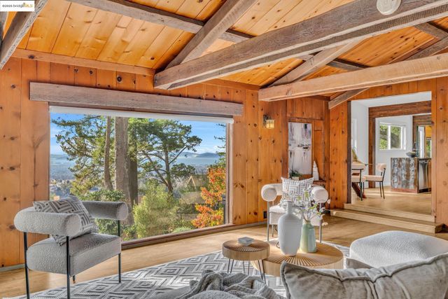 6141 Merriewood Dr, Oakland, CA 94611