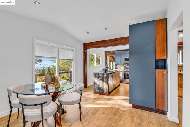 6141 Merriewood Dr, Oakland, CA 94611