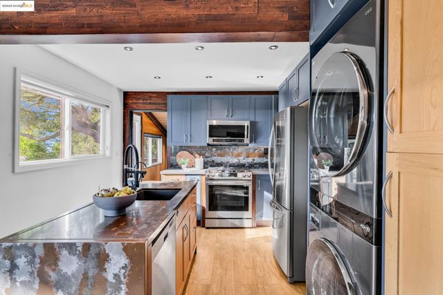 6141 Merriewood Dr, Oakland, CA 94611