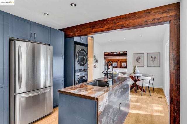 6141 Merriewood Dr, Oakland, CA 94611