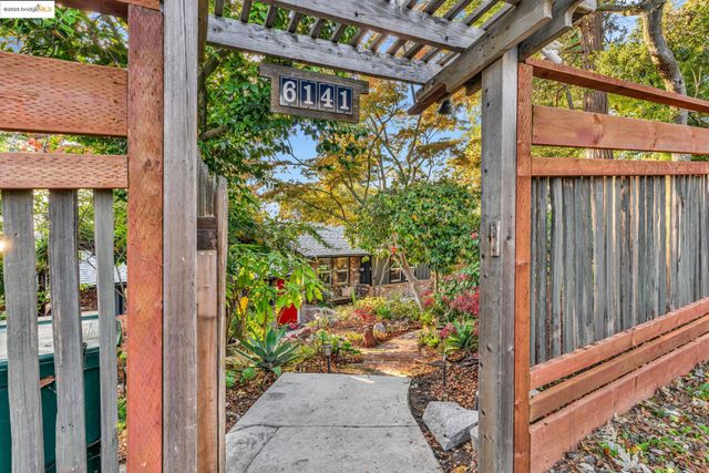 6141 Merriewood Dr, Oakland, CA 94611