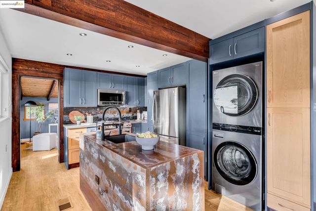 6141 Merriewood Dr, Oakland, CA 94611