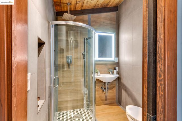 6141 Merriewood Dr, Oakland, CA 94611