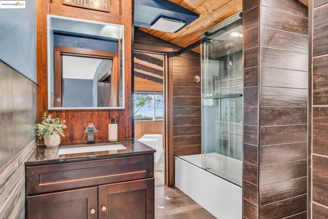 6141 Merriewood Dr, Oakland, CA 94611