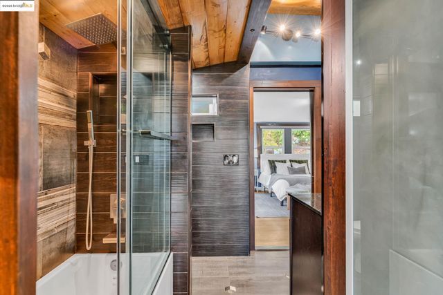 6141 Merriewood Dr, Oakland, CA 94611