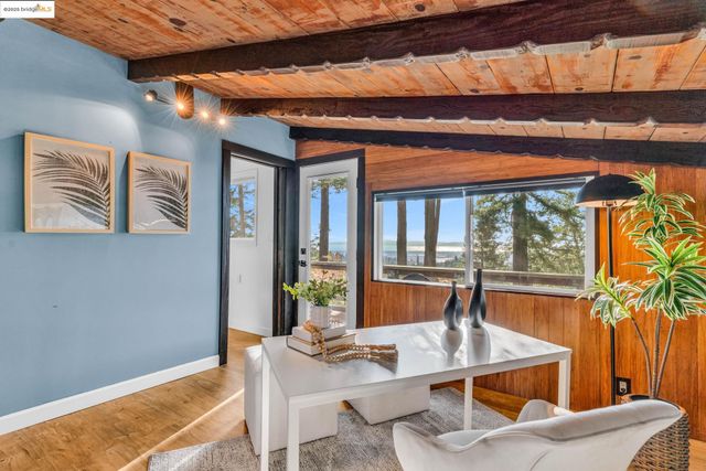 6141 Merriewood Dr, Oakland, CA 94611