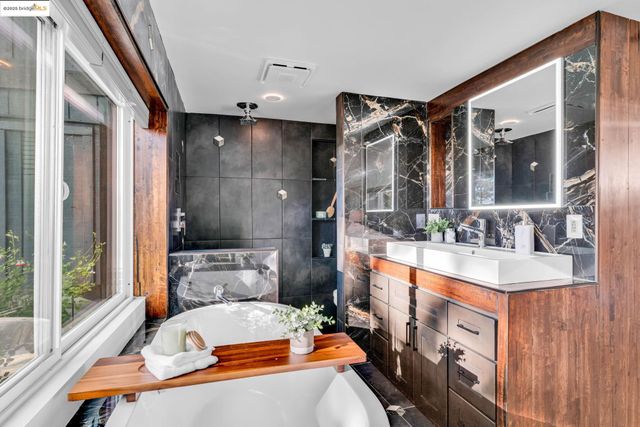 6141 Merriewood Dr, Oakland, CA 94611