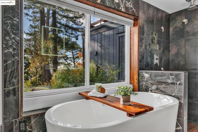 6141 Merriewood Dr, Oakland, CA 94611