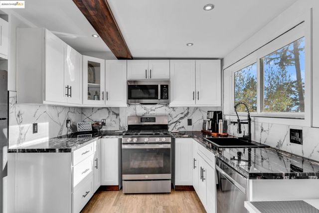 6141 Merriewood Dr, Oakland, CA 94611