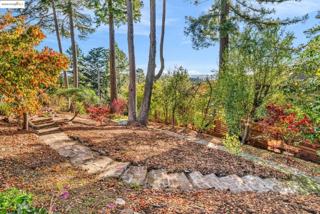 6141 Merriewood Dr, Oakland, CA 94611