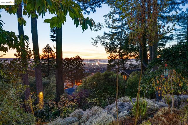 6141 Merriewood Dr, Oakland, CA 94611