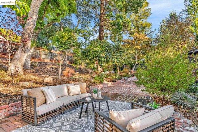 6141 Merriewood Dr, Oakland, CA 94611