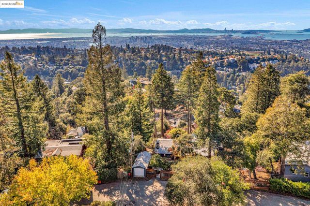 6141 Merriewood Dr, Oakland, CA 94611