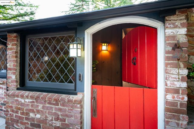 6141 Merriewood Dr, Oakland, CA 94611