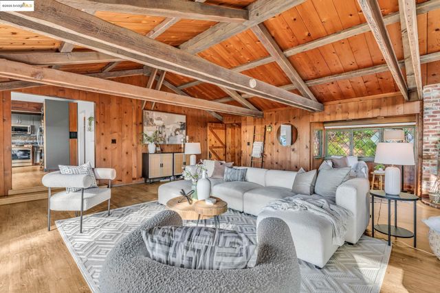 6141 Merriewood Dr, Oakland, CA 94611