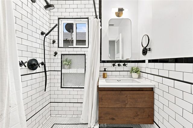 5108 Towne Avenue, Los Angeles, CA 90011