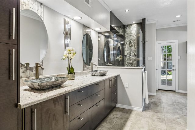 1030 Crossroads Drive, Houston, TX 77079