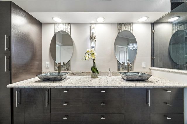 1030 Crossroads Drive, Houston, TX 77079