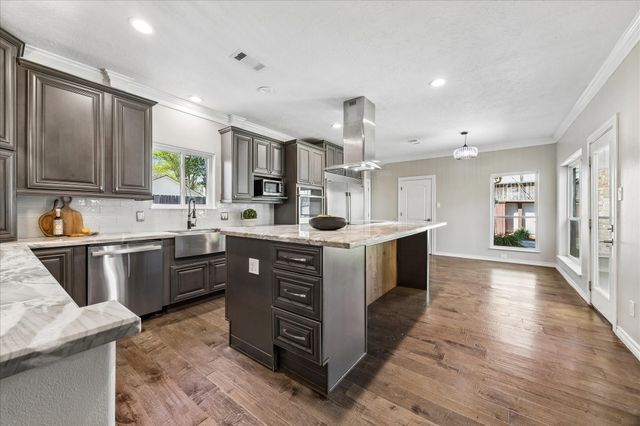 1030 Crossroads Drive, Houston, TX 77079