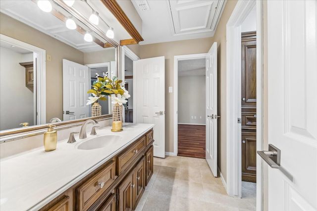 1030 Crossroads Drive, Houston, TX 77079