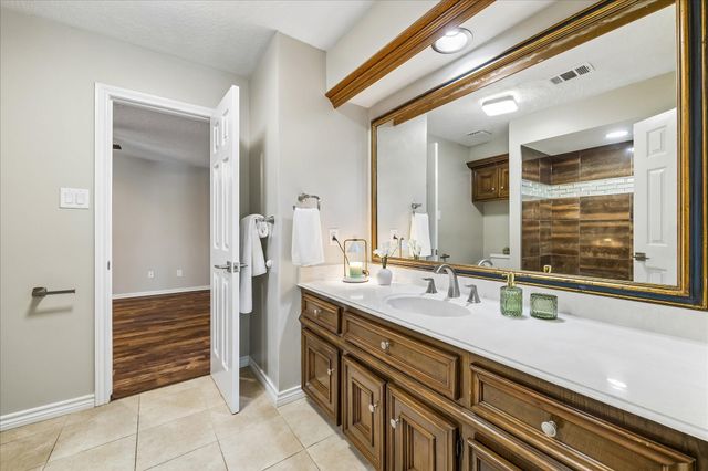 1030 Crossroads Drive, Houston, TX 77079