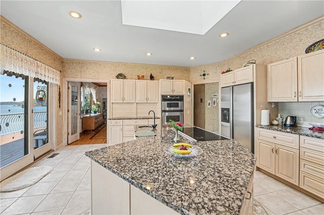 132 South Oak Pointe Drive, Seneca, SC 29672