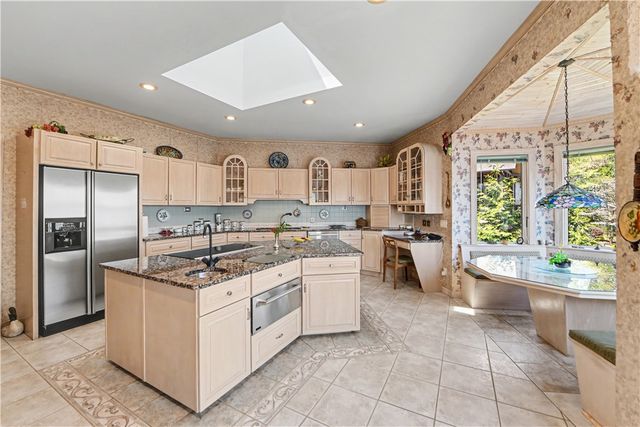 132 South Oak Pointe Drive, Seneca, SC 29672