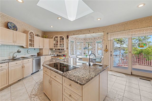 132 South Oak Pointe Drive, Seneca, SC 29672