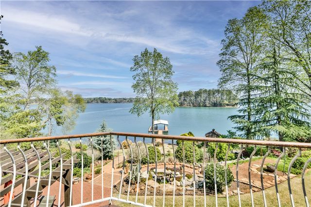 132 South Oak Pointe Drive, Seneca, SC 29672