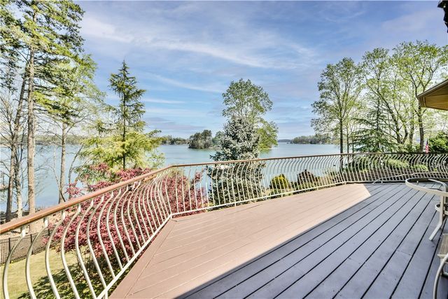 132 South Oak Pointe Drive, Seneca, SC 29672