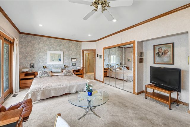 132 South Oak Pointe Drive, Seneca, SC 29672
