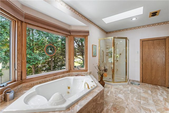 132 South Oak Pointe Drive, Seneca, SC 29672