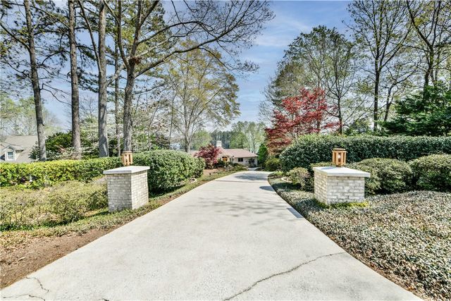 132 South Oak Pointe Drive, Seneca, SC 29672