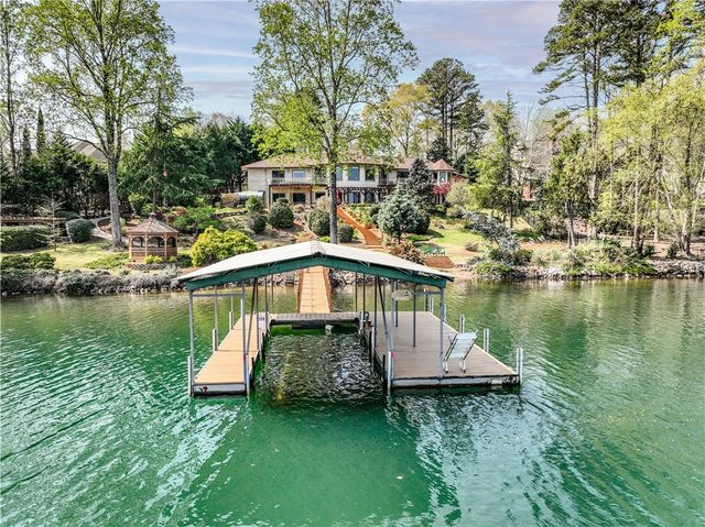 132 South Oak Pointe Drive, Seneca, SC 29672