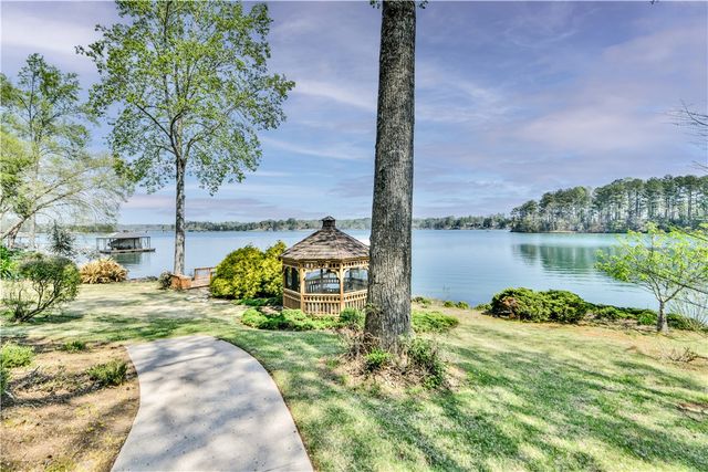 132 South Oak Pointe Drive, Seneca, SC 29672