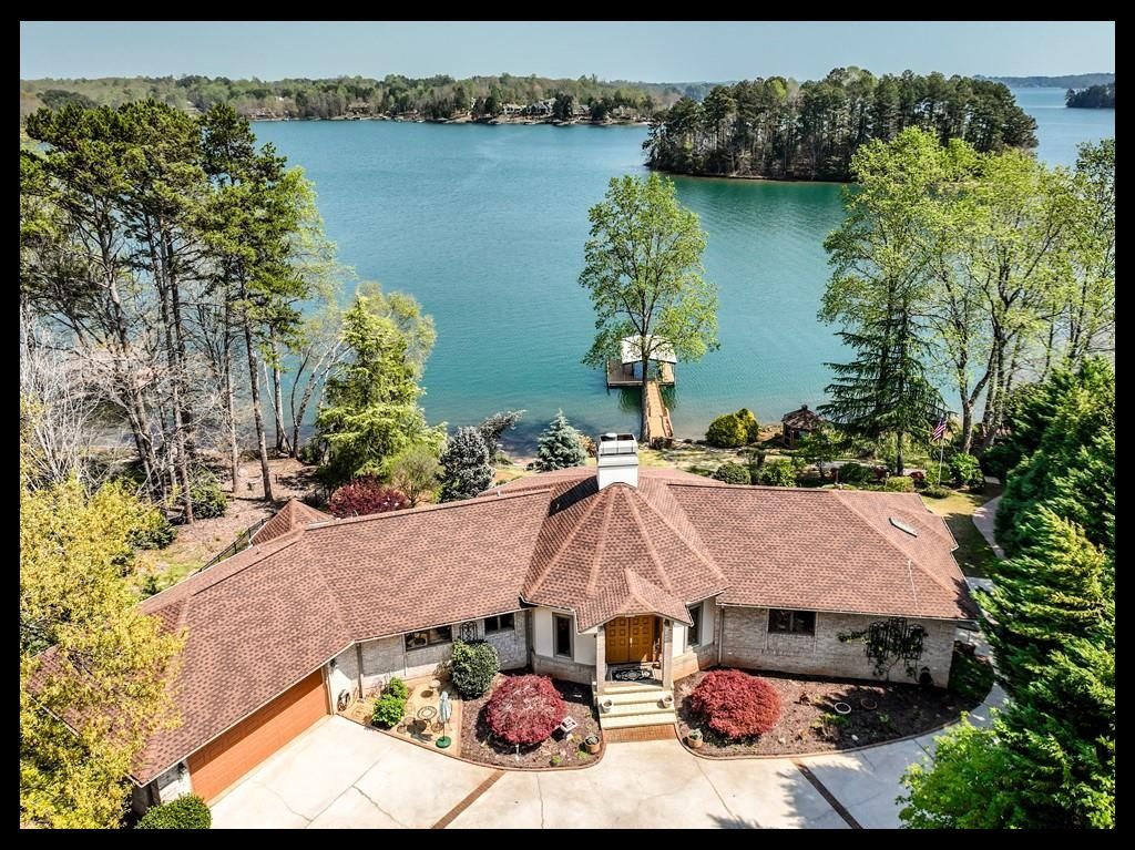 132 South Oak Pointe Drive, Seneca, SC 29672