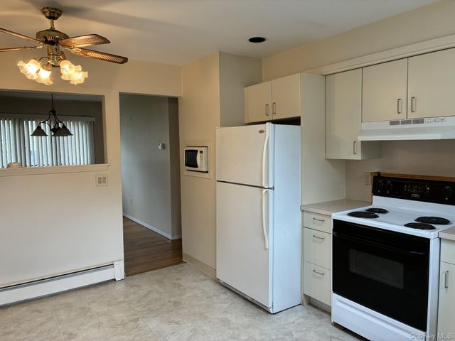 32 Lincoln Drive, Oakdale, NY 11769