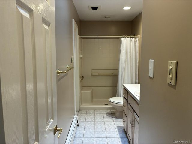 32 Lincoln Drive, Oakdale, NY 11769