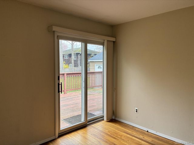 32 Lincoln Drive, Oakdale, NY 11769