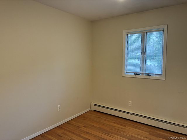 32 Lincoln Drive, Oakdale, NY 11769
