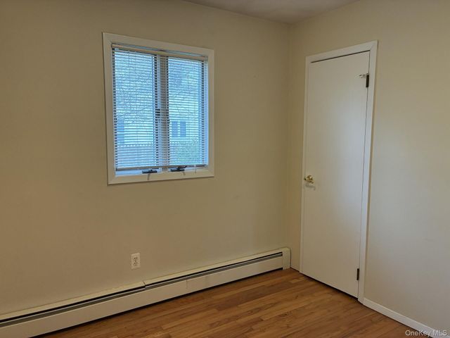 32 Lincoln Drive, Oakdale, NY 11769