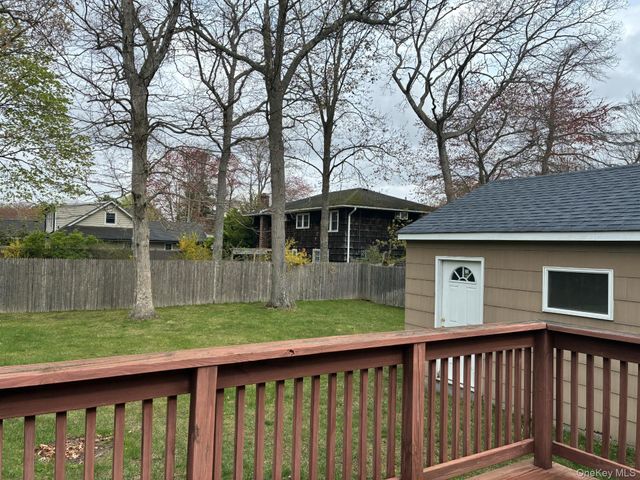 32 Lincoln Drive, Oakdale, NY 11769