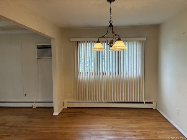 32 Lincoln Drive, Oakdale, NY 11769